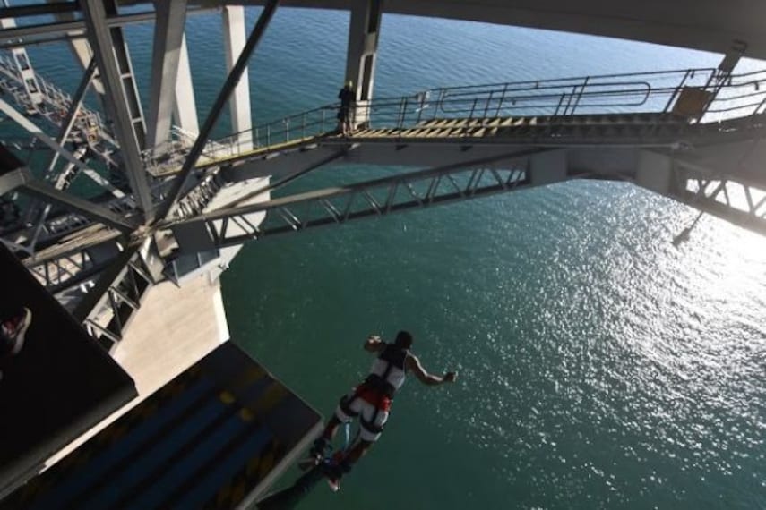 Auckland Bridge Bungee Jumping-4